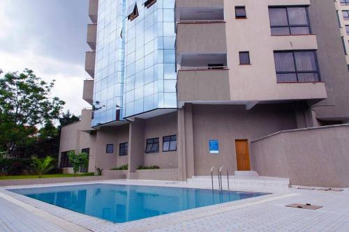 Modern, stylish & fancy 2 BR: Pool, gym, spa