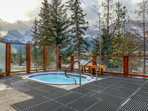 Fenwick Vacation Rentals Inviting Rocky Mountain HOT TUB in Top Rated Condo