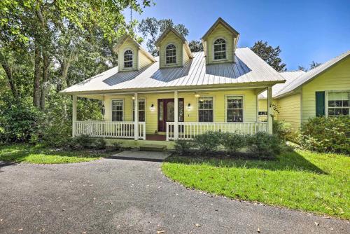 Charming Waldo Getaway Near Lake Santa Fe! in Waldo, USA