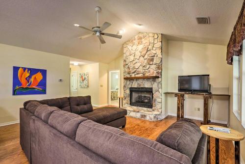 Home Nestled in Santa Fe Lake Trees with UF Parking! - image 6