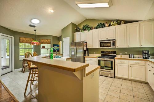 Charming Waldo Getaway Near Lake Santa Fe! in Waldo (FL)