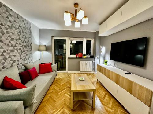 HOLIDAY 5 Air Condition WiFi 75'TV Netflix Disney HBO AppleTV, Warsaw