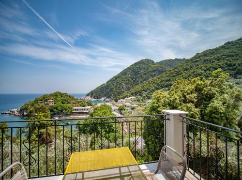 Olive House in Damouchari with a sea view - Delicious Houses in Ntamouchari