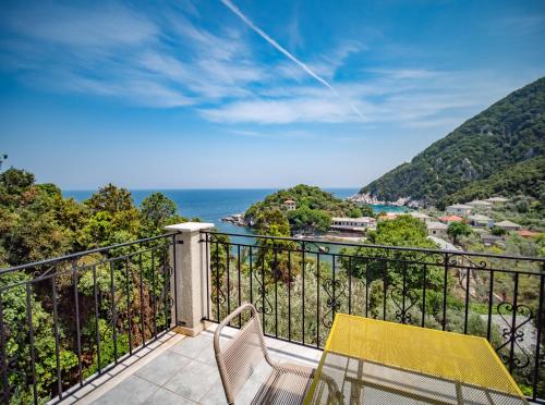 Olive House in Damouchari with a sea view - Delicious Houses in Ntamouchari