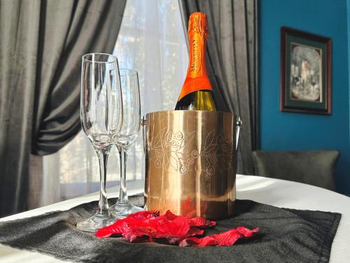 Pub/Lounge, The Mansion on 17th, formerly Schaefer Haus near Vasútmúzeum