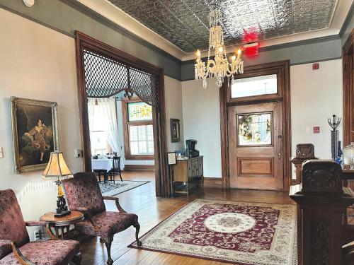 Előcsarnok, The Mansion on 17th, formerly Schaefer Haus near Vasútmúzeum