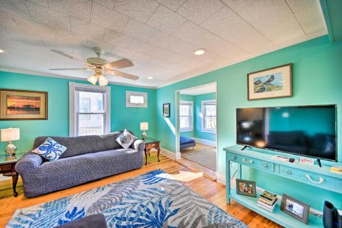 Chincoteague House with Enclosed Porch and Deck