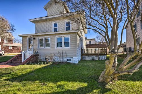 Chincoteague House with Enclosed Porch and Deck