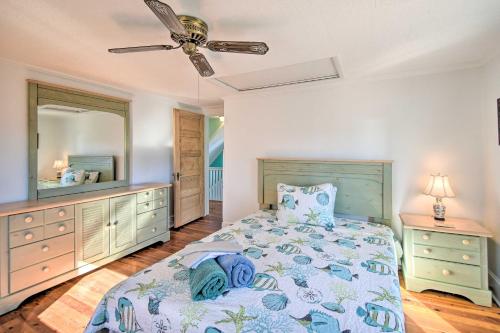 Chincoteague House with Enclosed Porch and Deck