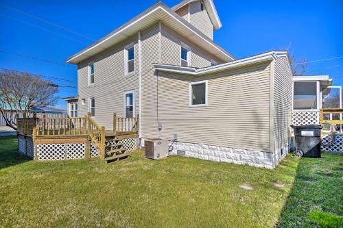 Chincoteague House with Enclosed Porch and Deck