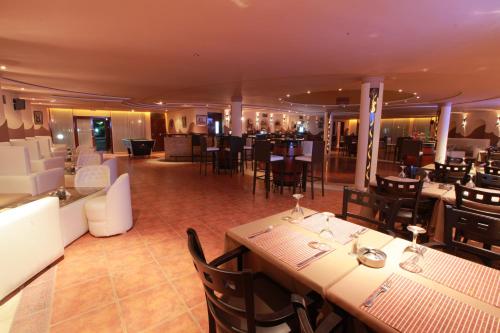 Restaurant, Hotel Transatlantique in Meknes