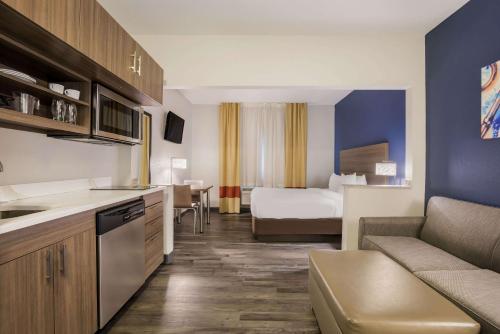 Quality Inn and Suites South Joliet - main image
