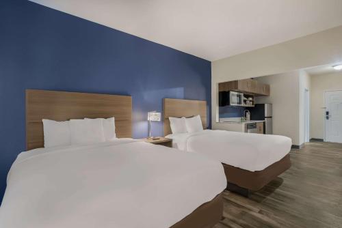 Quality Inn and Suites South Joliet - image 10