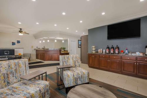 Quality Inn and Suites South Joliet - image 12