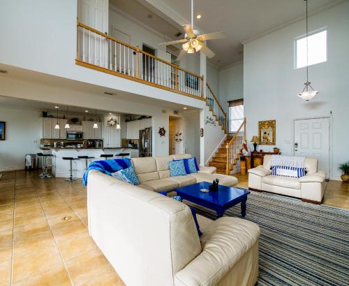 Beachfront Melody in Galveston, USA