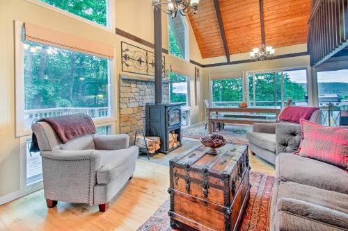 Conway Area Chalet w/ Mountain Views & Fire Pit!