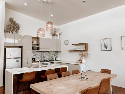 Three-Bedroom Loft Apartment - Butter Factory #12 image 6