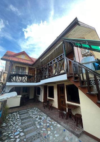 Lola Flor's Guest House Room Type - Twin Room