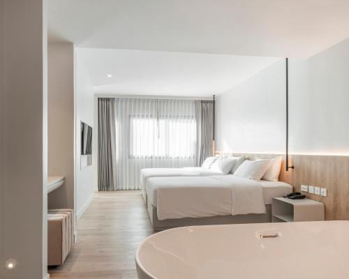 room detail thumbnail 1