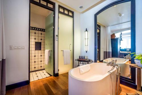 room detail thumbnail 2