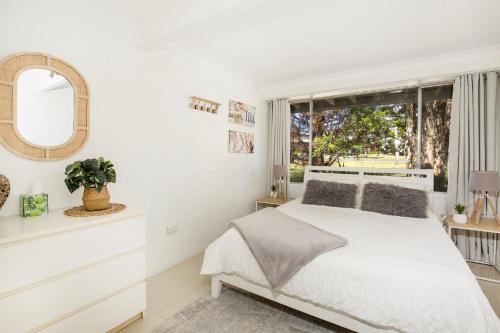 Middle Sea Pet Friendly 5 Mins Walk to Beach