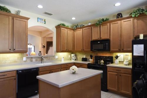 Watersong Resort 6Bd Pool Hm,2 Master Suites-956OC home in Davenport, USA