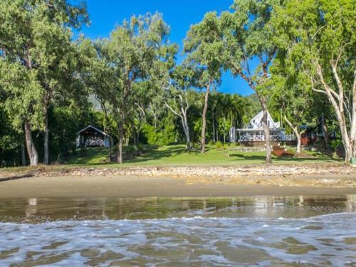 Cottonwood Beachfront Estate, Pebbly Beach