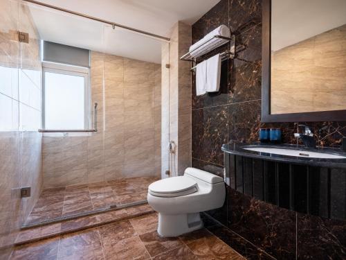 Khách Sạn Platinum III