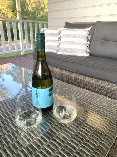 Hamptons charm at Nantucket in Mollymook