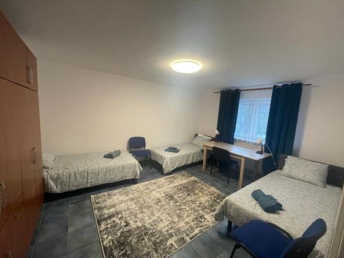 2 twin beds, 1 sofa bed