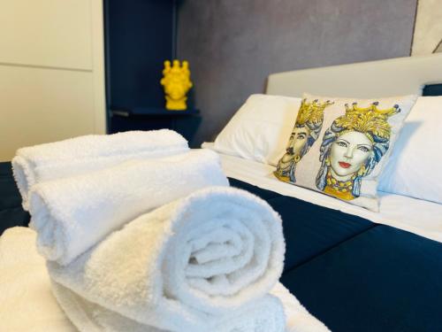 Deluxe Double Room with Balcony image 10