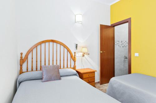 Triple Room with Private Bathroom image 3