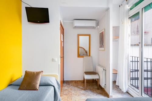 Triple Room with Private Bathroom image 7
