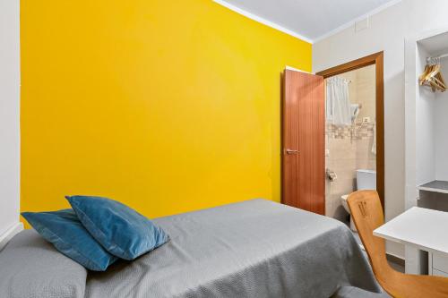 Economy Single Room image 6
