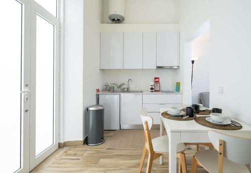 Tia Anica House II - apartment with terrace in central Fuseta beach village
