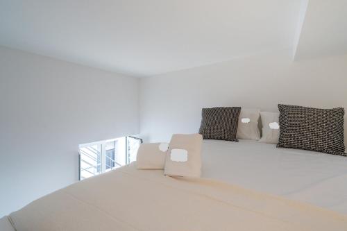 Tia Anica House II - apartment with terrace in central Fuseta beach village