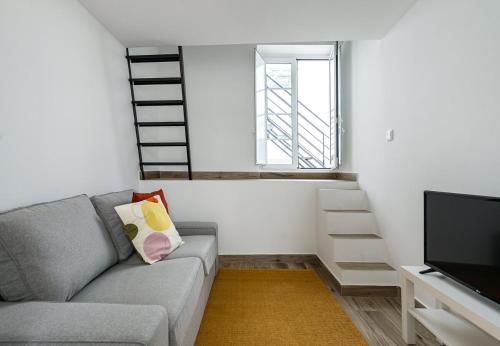 Tia Anica House II - apartment with terrace in central Fuseta beach village