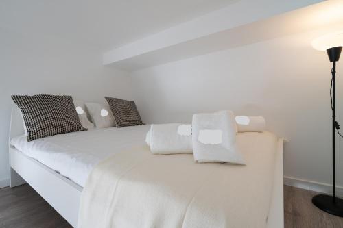 Tia Anica House II - apartment with terrace in central Fuseta beach village