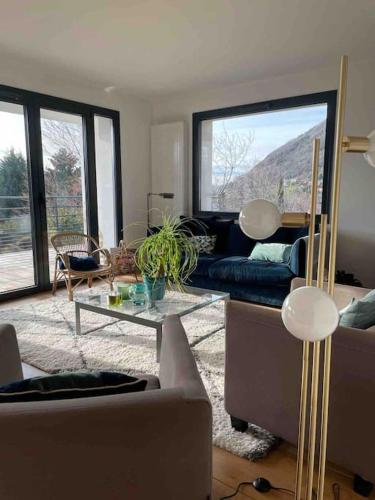 Maison de vacances 220m2 vue Lac et Château (Maison de vacances 220m2 vue Lac et Chateau) in Menthon-Saint-Bernard