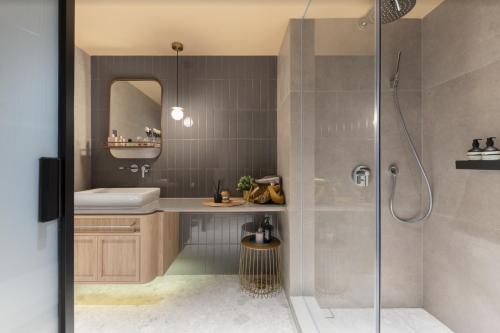 Family Triple Room image 6