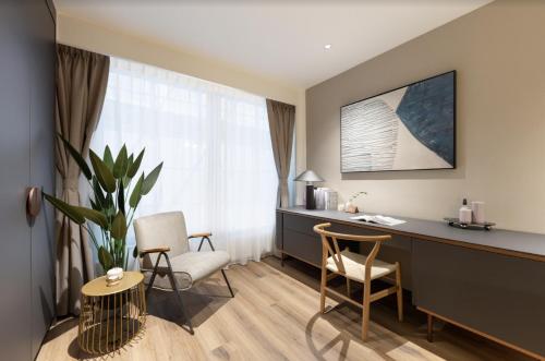 Family Triple Room image 9