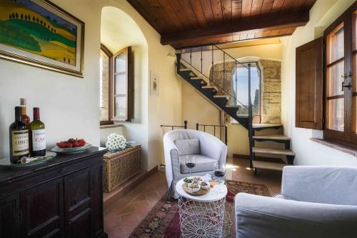  Luxurious Medieval Tower & Private Concierge in San Quirico dʼOrcia