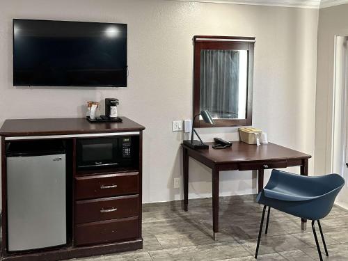 Econo Lodge Inn & Suites Mesa