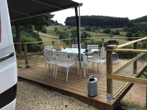 Gezellige luxe caravan met zwembad in zuid- Bourgogne in Chauffailles