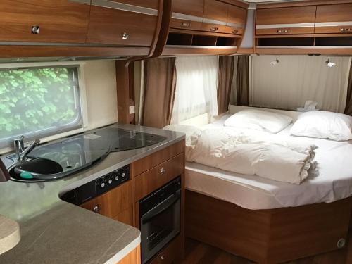 Gezellige luxe caravan met zwembad in zuid- Bourgogne