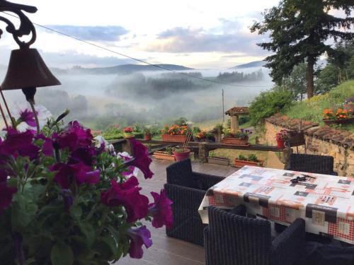 Gezellige luxe caravan met zwembad in zuid- Bourgogne in Chauffailles