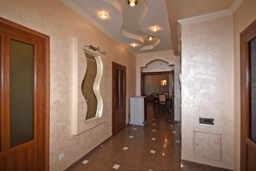 Armenak Apartment 5-комнатная - Tap to explore photos