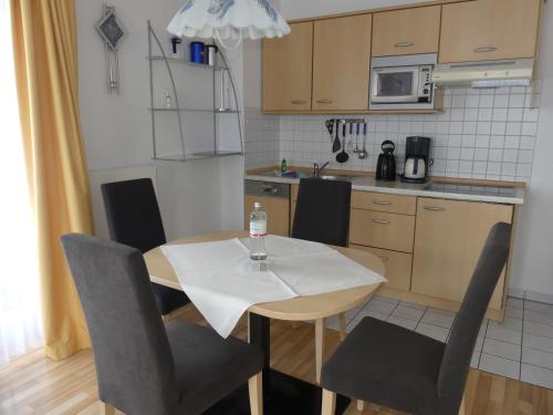 Apartmenthaus Binzer Sterne 1.1km von Kurhaus entfernt