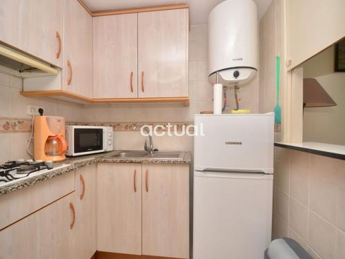 One-Bedroom Apartment image 4