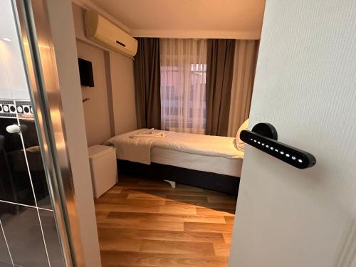Single room, private bathroom